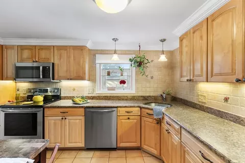 Kitchen - 1 Maddabon Pl, Peabody, MA 01960 photo 1 of 4