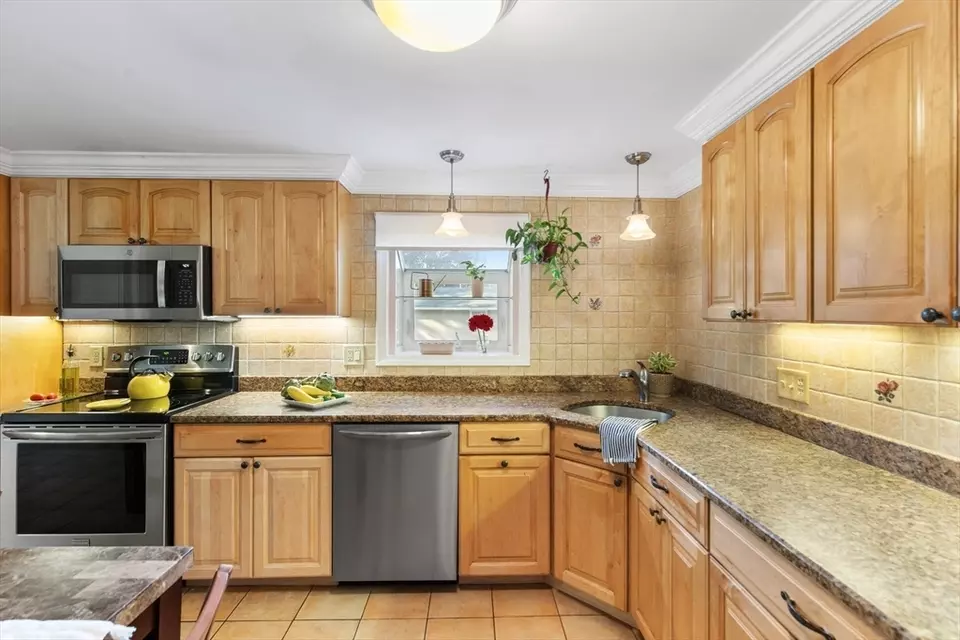 Kitchen - 1 Maddabon Pl, Peabody, MA 01960 photo 1 of 4