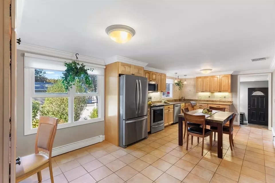 Kitchen - 1 Maddabon Pl, Peabody, MA 01960 photo 4 of 4