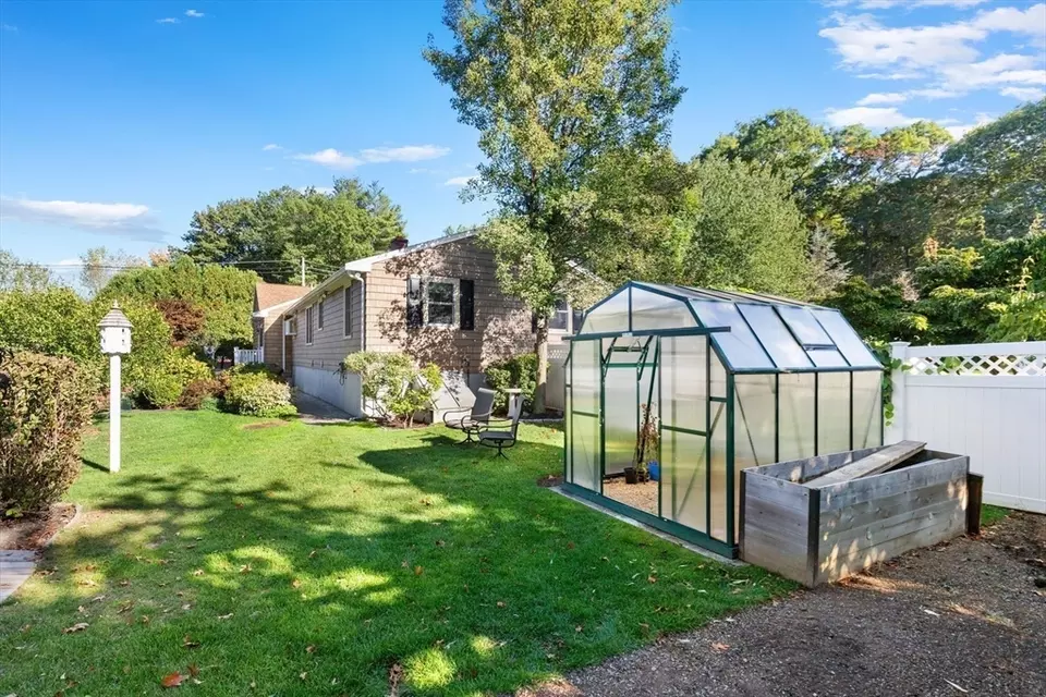 Exterior - 1 Maddabon Pl, Peabody, MA 01960 photo 8 of 11