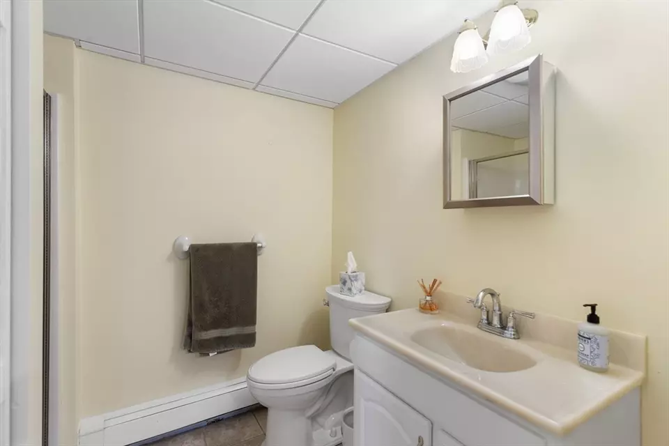 Bath - 1 Maddabon Pl, Peabody, MA 01960 photo 1 of 2