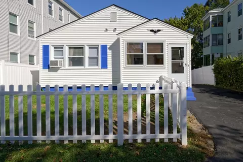 121 Pilgrim Ave, Worcester, MA 01604
