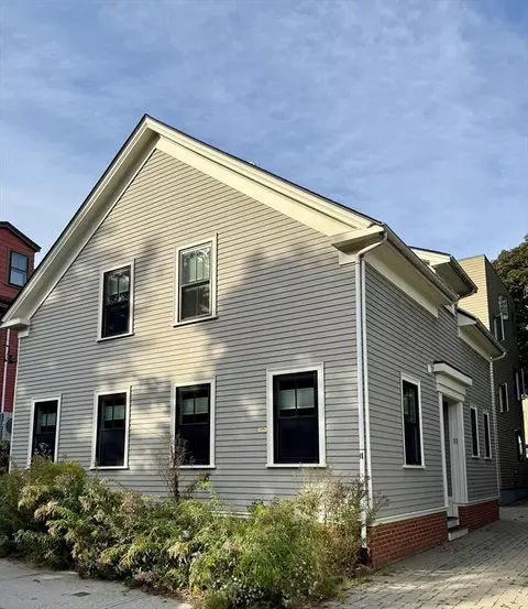 11 Kinnaird St #A, Cambridge, MA 02139