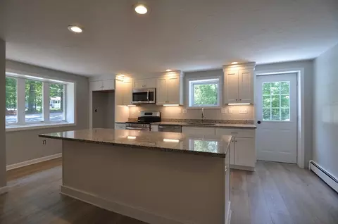 107 Warren Rd, Townsend, MA 01469