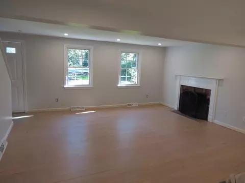 22 Pinehurst Dr, Bourne, MA 02532 photo 4