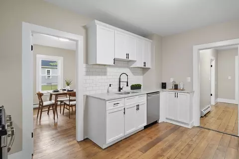Entry Way - 56 Marshall St, Springfield, MA 01109 photo 1 of 7
