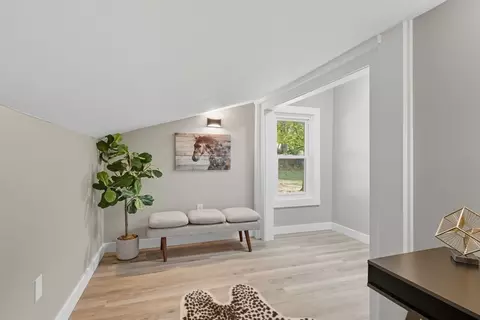 Entry Way - 56 Marshall St, Springfield, MA 01109 photo 6 of 7