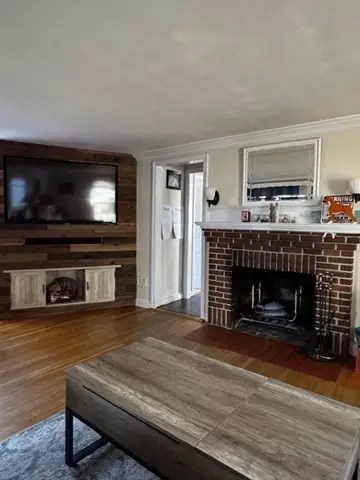 15 Clyde St, Fitchburg, MA 01420