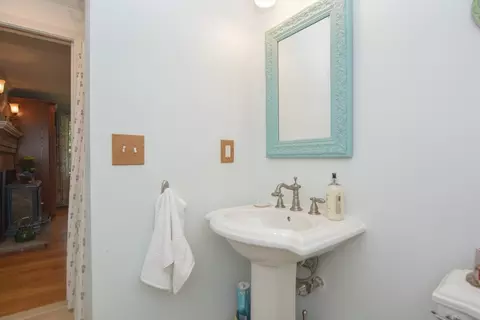 Bath - 2 Crestview Dr, Mendon, MA 01756 photo 1 of 2