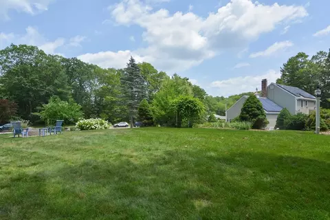 Exterior - 2 Crestview Dr, Mendon, MA 01756 photo 13 of 15