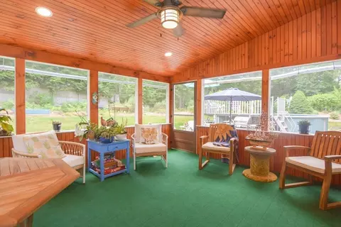 Exterior - 2 Crestview Dr, Mendon, MA 01756 photo 4 of 15