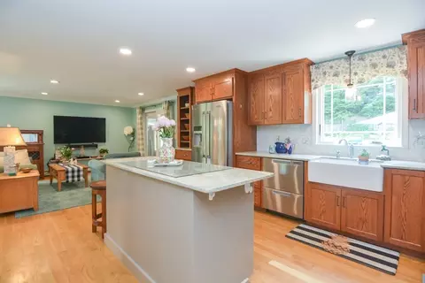 Kitchen - 2 Crestview Dr, Mendon, MA 01756 photo 2 of 5