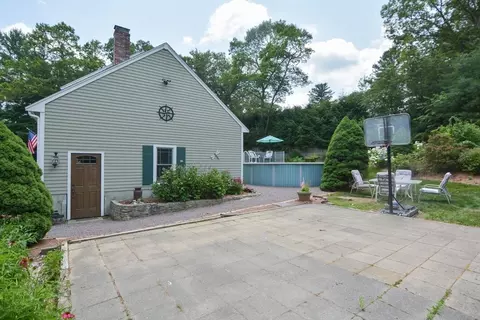 Exterior - 2 Crestview Dr, Mendon, MA 01756 photo 7 of 15