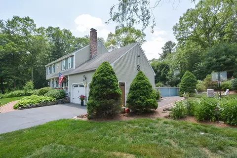Exterior - 2 Crestview Dr, Mendon, MA 01756 photo 15 of 15