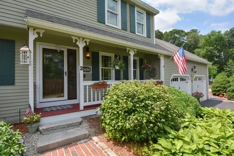 Exterior - 2 Crestview Dr, Mendon, MA 01756 photo 2 of 15