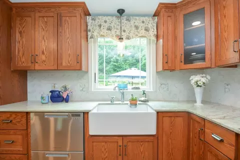 Kitchen - 2 Crestview Dr, Mendon, MA 01756 photo 5 of 5