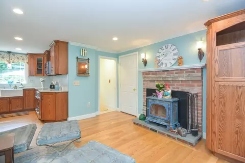 Entry Way - 2 Crestview Dr, Mendon, MA 01756 photo 1 of 1