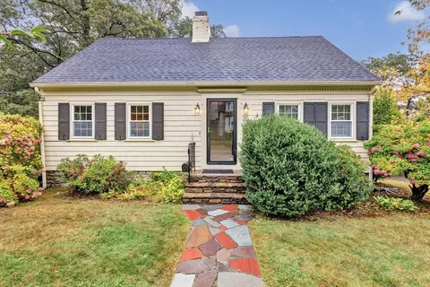 37 Uncatena Ave, Worcester, MA 01606