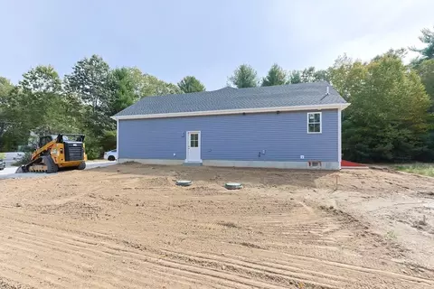 Exterior - 99 Maple St, Douglas, MA 01516 photo 4 of 9