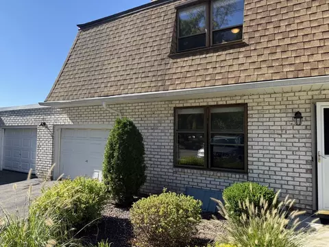 14 Granby Hts #14, Granby, MA 01033