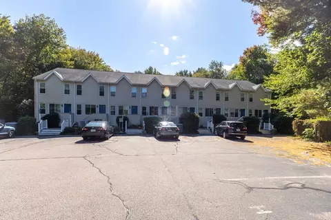 18 Winter St #E, Foxboro, MA 02035
