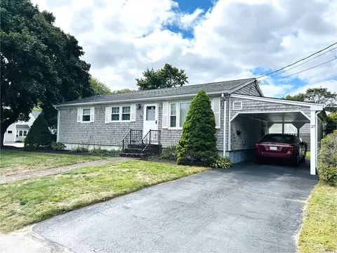 27 Brewster St, Dartmouth, MA 02748
