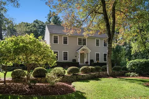 4 Angelo Dr, Hopkinton, MA 01748