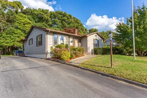 17 Roy St, Fairhaven, MA 02719 photo 3
