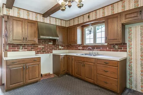 17 Roy St, Fairhaven, MA 02719 photo 6