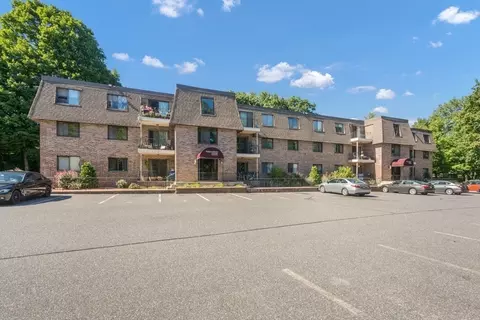 59 School St #B8, Northborough, MA 01532