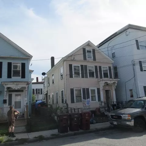 70 Elm St, Lowell, MA 01852