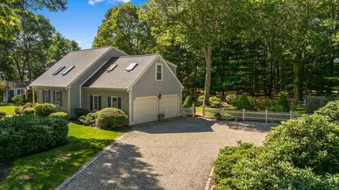 65 Tracey Rd, Cotuit, MA 02635 photo 2
