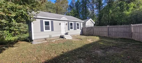 123 W River Rd, Hooksett, NH 03106