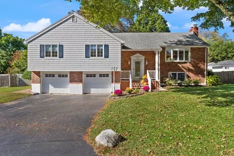 29 Lawndale Rd, Stoneham, MA 02180