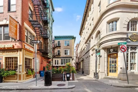 8-12 Bartlett Pl #1, Boston, MA 02113