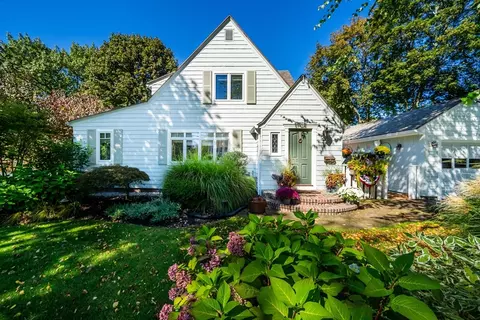 44 Simonds Rd, Lexington, MA 02420