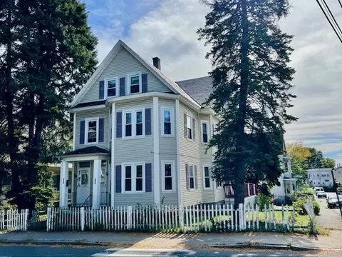 195 197 Moore St, Lowell, MA 01852