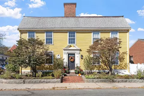 90 Middle St #L, Gloucester, MA 01930