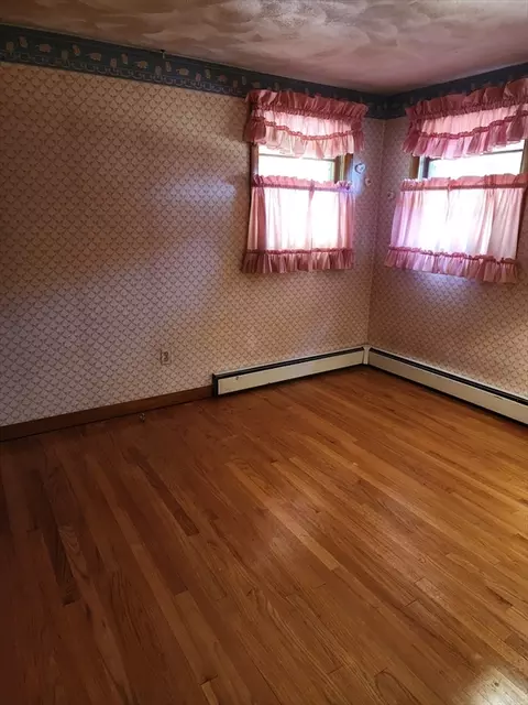53 Holden St, Springfield, MA 01119 photo 9
