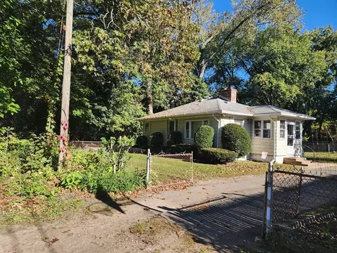 53 Holden St, Springfield, MA 01119 photo 2