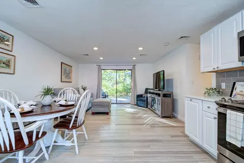 4 Stacy Dr #4, North Andover, MA 01845