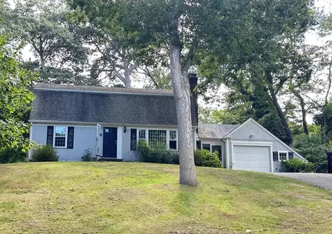 8 Windswept Dr, Sandwich, MA 02563
