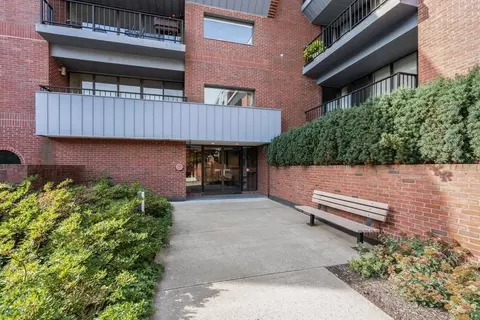 75 Grove St #228, Wellesley, MA 02482