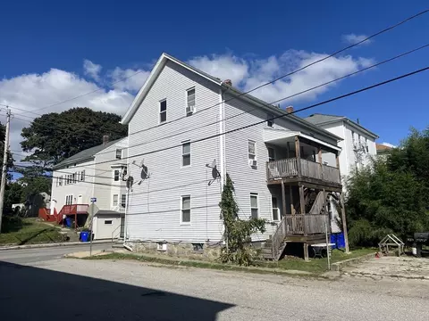 946 Rodman St, Fall River, MA 02721 photo 2