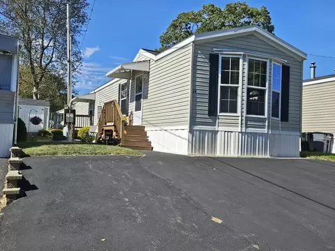 24 Upton St, Tewksbury, MA 01876