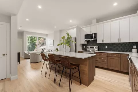 587 E Broadway #3, Boston, MA 02127
