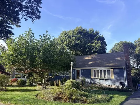 37 Simpson Ln, Freetown, MA 02702