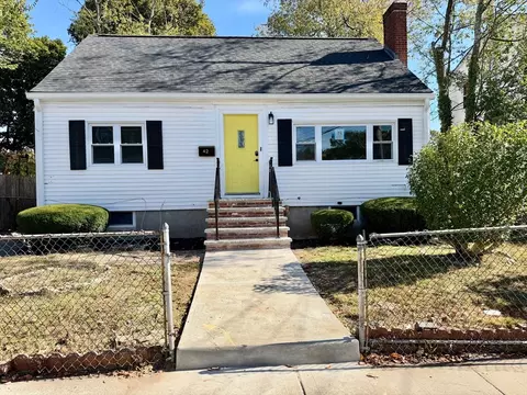 42 Osceola St, Hyde Park, MA 02136