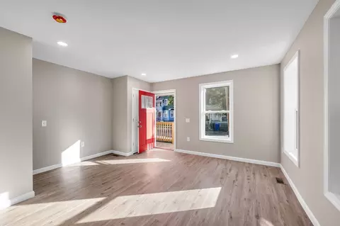 Living - 130-132 Dickinson, Springfield, MA 01108 photo 4 of 4