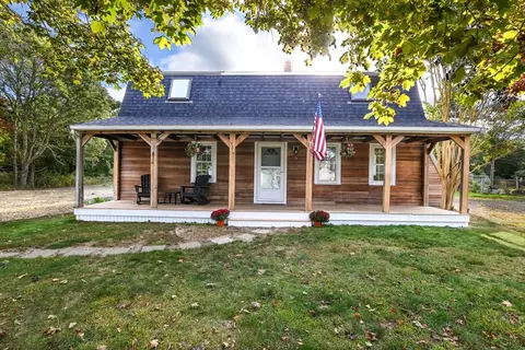 46 Alderberry Ln, Falmouth, MA 02536